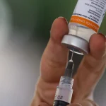 ha-5-anos,-brasil-aplicava-primeiras-doses-de-vacina-contra-a-covid-19