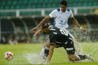 chuva,-um-a-menos-e-inteligencia:-a-vitoria-tatica-e-de-superacao-do-avai-no-classico