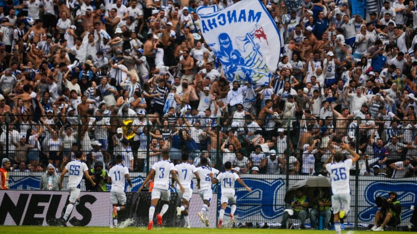 avai-supera-expulsao-e-vence-o-figueirense-no-primeiro-classico-de-2026