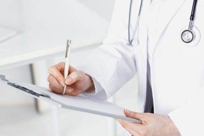 duas-faculdades-de-medicina-de-sc-recebem-nota-baixa-em-exame-do-mec-e-podem-sofrer-sancoes