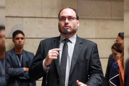 prefeito-e-ex-governador-diz-que-candidatura-de-carlos-bolsonaro-ao-senado-por-sc-e-loucura
