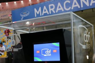 var,-escanteios-e-contagem-regressiva:-futebol-pode-ganhar-novas-regras-em-2026