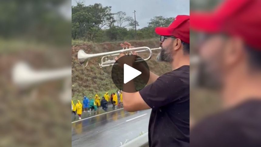 video:-trompetista-do-pt-toca-berrante-para-nikolas-e-aliados-em-caminhada-da-liberdade