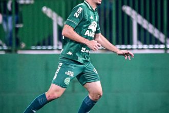 figueirense-anuncia-zagueiro-que-estava-na-chapecoense-com-contrato-ate-2027