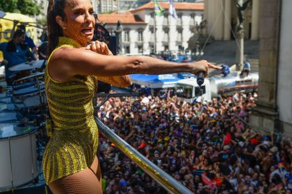 mais-de-500-mil-folioes-acompanham-megabloco-de-ivete-sangalo