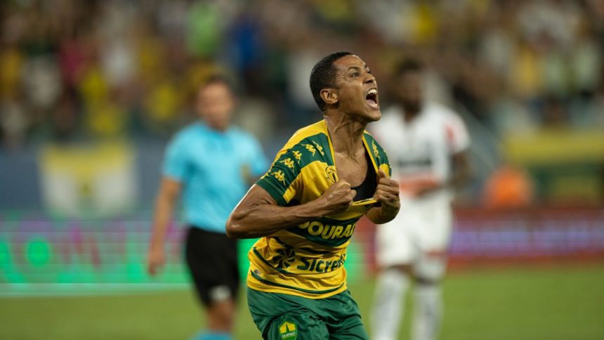 criciuma-acerta-a-contratacao-de-ex-zagueiro-do-figueirense