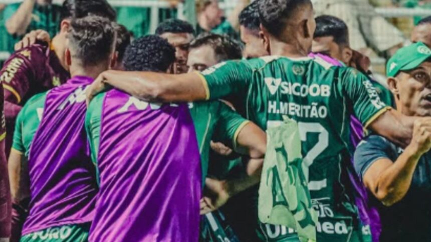 chapecoense-busca-empate-heroico-contra-o-coritiba-em-jogo-de-seis-gols-na-arena-conda