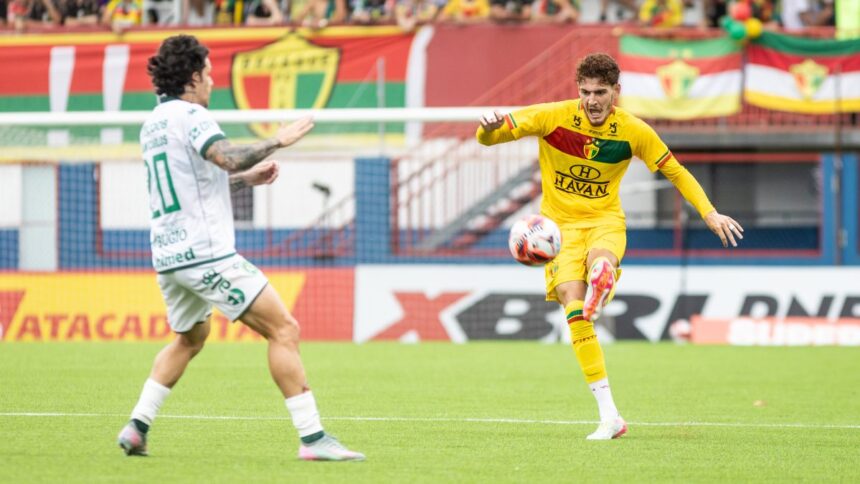 brusque-vence-a-chapecoense-e-abre-vantagem-na-semifinal-do-catarinense