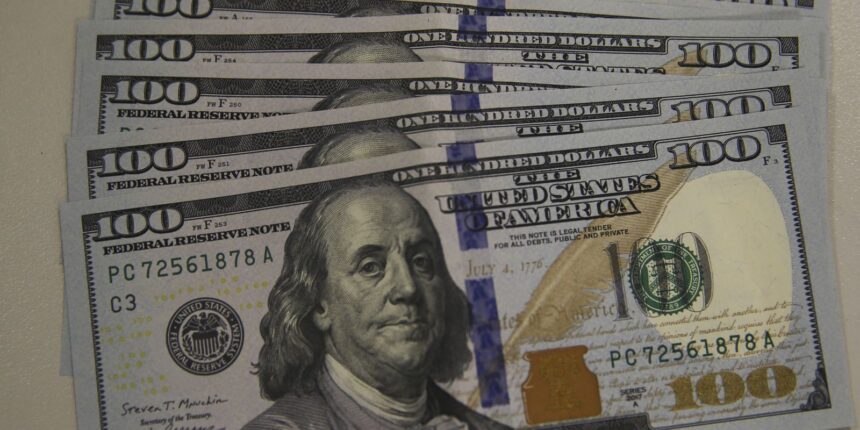 dolar-sobe-para-r$-5,24-em-meio-a-tensoes-entre-eua-e-ira