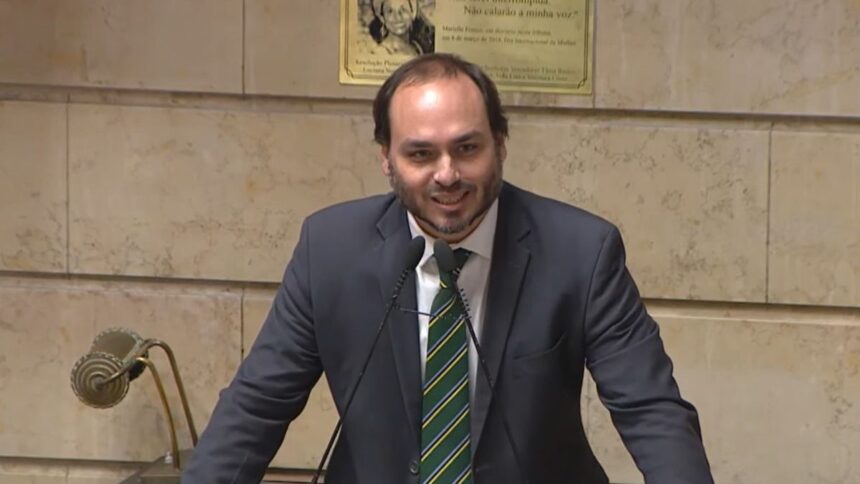 carlos-bolsonaro-volta-a-defender-anistia-e-fala-em-presos-politicos
