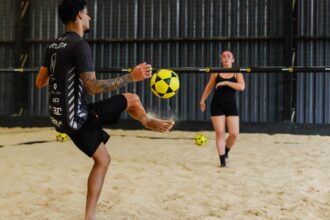 areia,-tecnica-e-paixao:-o-fenomeno-por-tras-do-crescimento-do-futevolei-em-florianopolis
