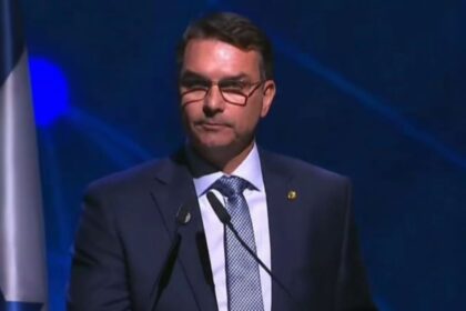 flavio-bolsonaro-exalta-tatiana-sampaio-e-cobra-prioridade-para-ciencia-e-tecnologia
