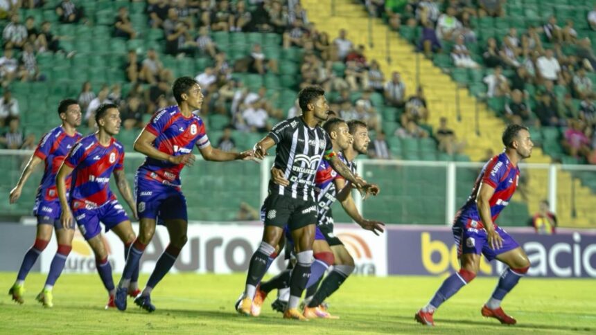 arbitro-relata-rojoes-e-chinelos-no-gramado-em-sumula-de-figueirense-x-marcilio-dias