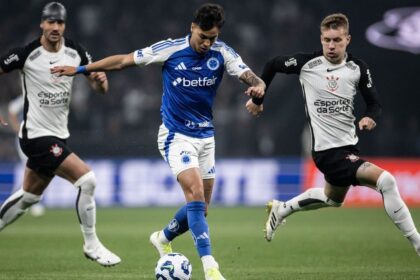 com-vaias-para-tite,-cruzeiro-sofre-empate-para-o-corinthians-e-fica-no-z-4-do-brasileirao