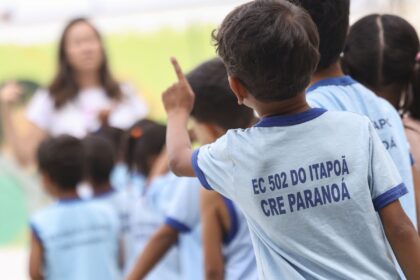 ensino-fundamental-atinge-99,5%-de-frequencia;-atraso-escolar-cai