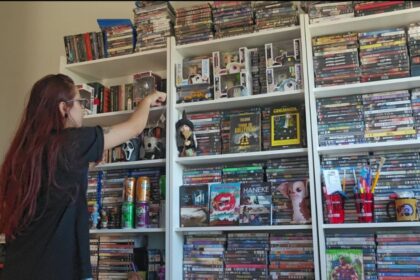 e-como-se-fosse-um-vicio:-o-mundo-de-uma-colecionadora-de-filmes-em-sc