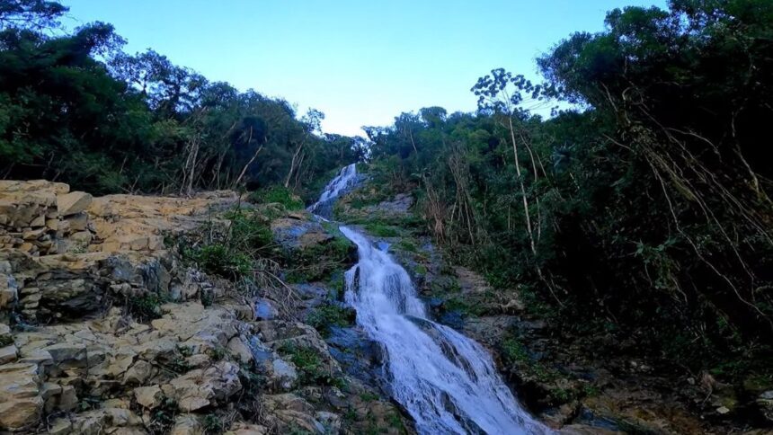 recanto-em-meio-a-natureza-esconde-cachoeira-com-agua-cristalina-de-mais-de-200-metros-em-sc