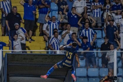 avai-conta-com-dois-gols-de-thayllon-para-avancar-na-copa-do-brasil-e-encarar-a-lusa