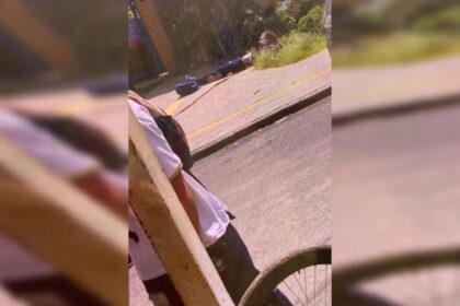adolescente-de-15-anos-fica-gravemente-ferido-apos-ser-esfaqueado-por-colega-na-porta-da-escola