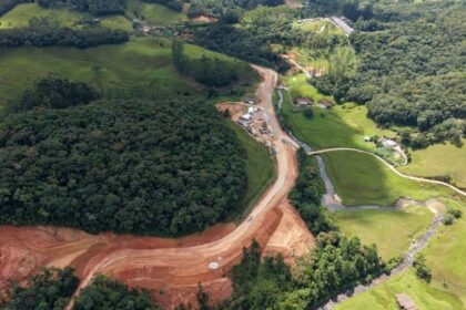 apos-meio-seculo-de-espera,-rodovia-em-sc-ganha-asfalto-e-transforma-ligacao-entre-cidades