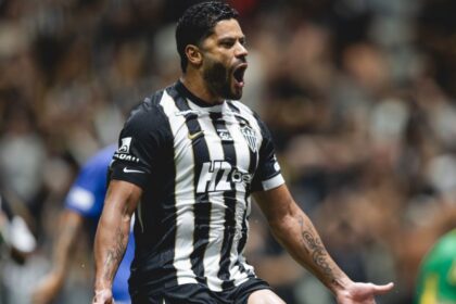 cruzeiro-x-atletico-mg:-hulk-leva-voadora-e-distribui-socos-na-final-do-campeonato-mineiro