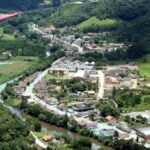 cidade-de-sc-tem-fila-por-aluguel-e-espera-pode-chegar-a-30-dias