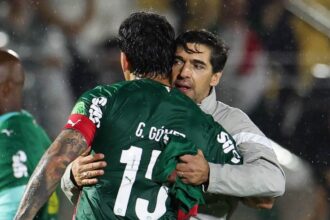 abel-ferreira-revela-licoes-de-zeca-pagodinho-e-roberto-carlos-apos-titulo-do-palmeiras