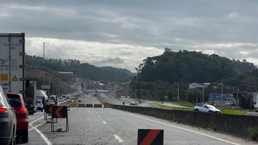 quatro-gargalos-da-duplicacao-da-br-470-complicam-o-transito-em-sc;-veja-onde