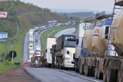 pressao-total:-enquanto-caminhoneiros-aprovam-greve,-pf-investiga-crimes-em-precos-de-diesel