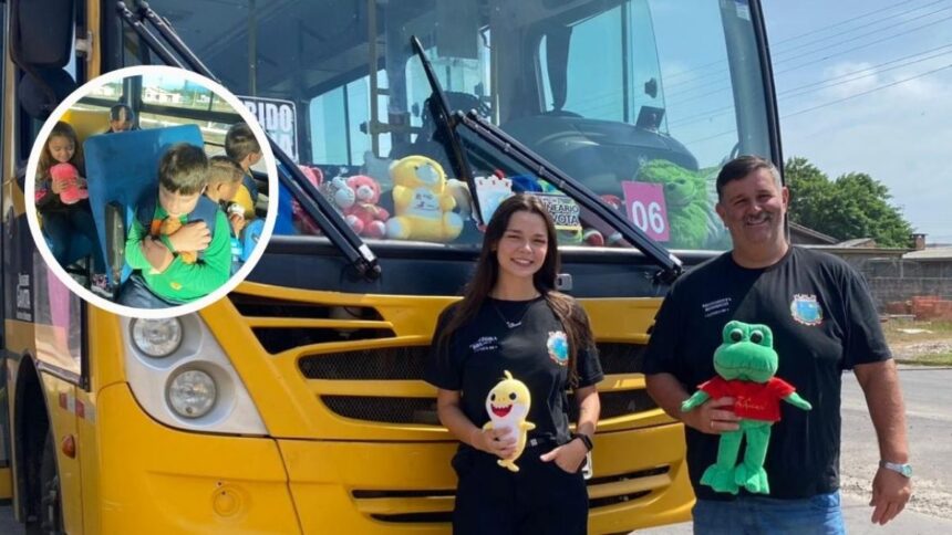 cena-de-emocionar:-ursinhos-no-onibus-transformam-trajeto-de-criancas-para-escola-em-sc