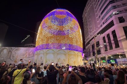 fotos:-cidade-de-sc-tem-maior-ovo-de-pascoa-de-led-do-mundo;-veja-onde