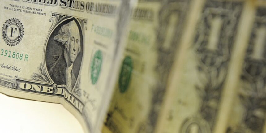 dolar-cai-para-r$-5,24,-e-bolsa-sobe-3,24%-apos-fala-de-trump
