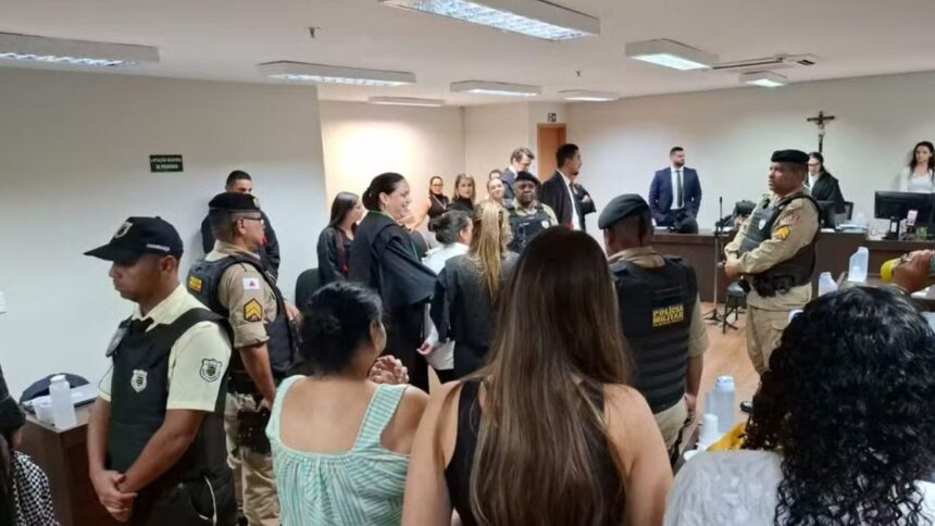 video:-mae-que-matou-e-cortou-penis-do-abusador-da-filha-e-absolvida-em-juri-em-mg