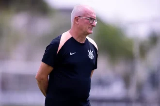 corinthians-demite-dorival-junior-apos-derrota,-e-memes-explodem-na-internet