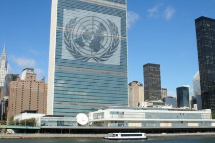 estreito-de-ormuz-vira-foco-global:-onu-tenta-reabrir-rota-em-meio-a-ataques