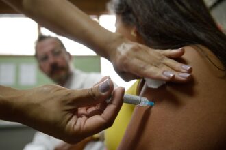 empresas-deverao-informar-trabalhadores-sobre-canceres-e-vacina