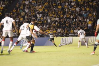 otero-marca-de-falta-aos-50-do-2o-tempo-e-criciuma-vence-o-botafogo-sp-pela-serie-b