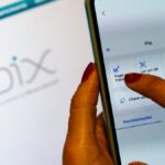 cerca-de-4-milhoes-de-brasileiros-podem-receber-ate-r$-1-mil-via-pix;-veja-quem-tem-direito