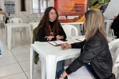 mais-de-500-vagas-sao-oferecidas-durante-feirao-de-empregos-em-sc