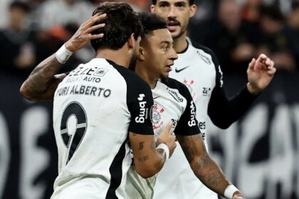 corinthians-derrota-penarol-para-seguir-100%-na-libertadores
