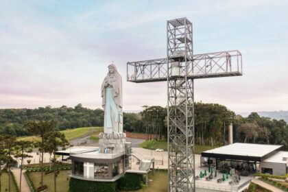 fe-em-alta:-complexo-religioso-com-cruz-panoramica-cresce-30%-e-atrai-20-mil-visitantes-em-sc