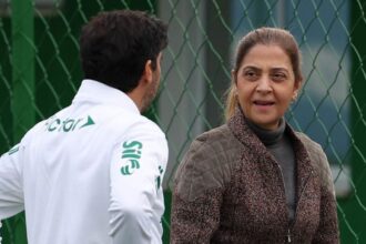 fez-muita-gente-chorar:-flamengo-alfineta-leila-pereira-e-destaca-trauma-do-palmeiras