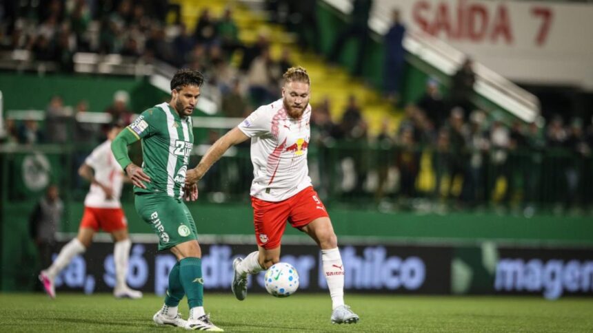 bolasie-marca,-mas-chapecoense-perde-de-virada-para-o-red-bull-bragantino-e-aumenta-jejum