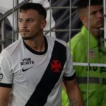 video:-hugo-moura-aplica-lei-do-ex-no-flamengo-e-salva-o-vasco-da-derrota-no-brasileirao