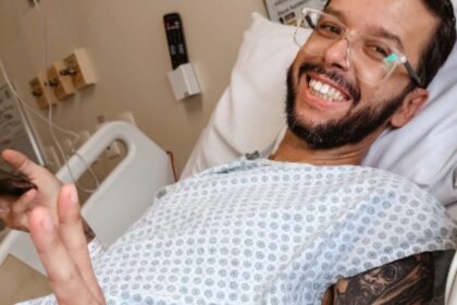 segunda-chance:-professor-vence-doenca-rara-e-solidao-a-700-km-da-familia-com-transplante-em-sc