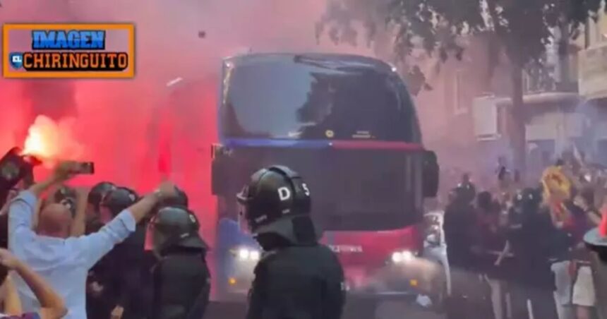 video:-torcida-do-barcelona-apedreja-onibus-antes-de-el-clasico-no-camp-nou