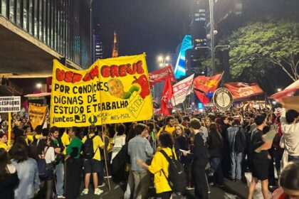 ato-de-alunos-da-usp-cobra-dialogo-com-reitoria