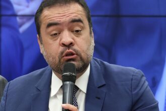 defesa-de-castro-diz-que-“nada-de-relevante”-foi-apreendido-pela-pf