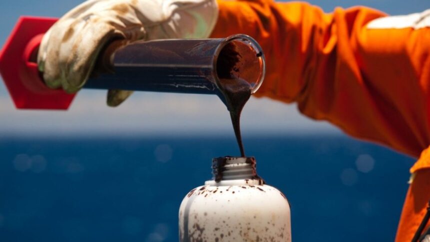 preco-do-petroleo-chega-a-us$-111-apos-trump-ameacar-o-ira:-nao-sobrara-nada-deles
