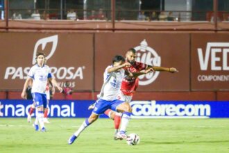 avai-e-dominado-pelo-vila-nova-e-chega-ao-setimo-jogo-sem-vitoria-na-serie-b